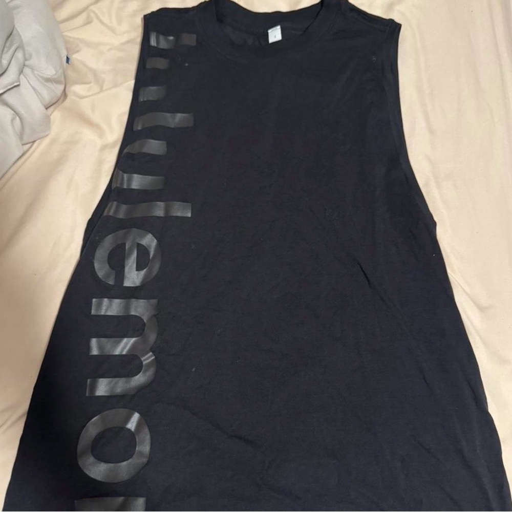 lululemon tank. never worn